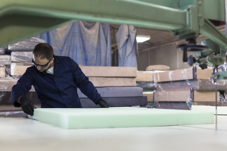 cutting-custom-foam